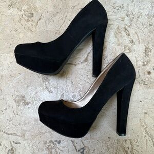 Elegant High Heel Platform Black Faux Suede Pump Shi by Journeys Size 6.5-7